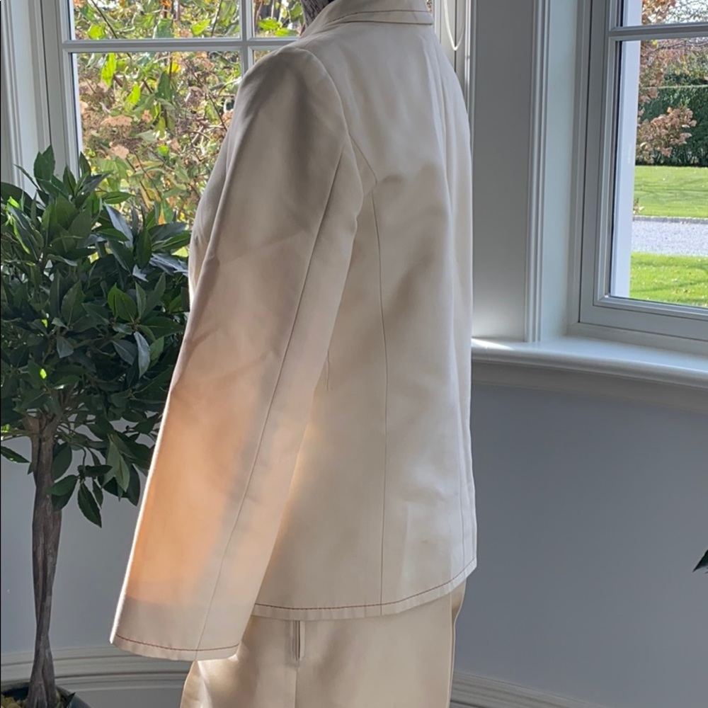 SUIT - Picture 5 of 7